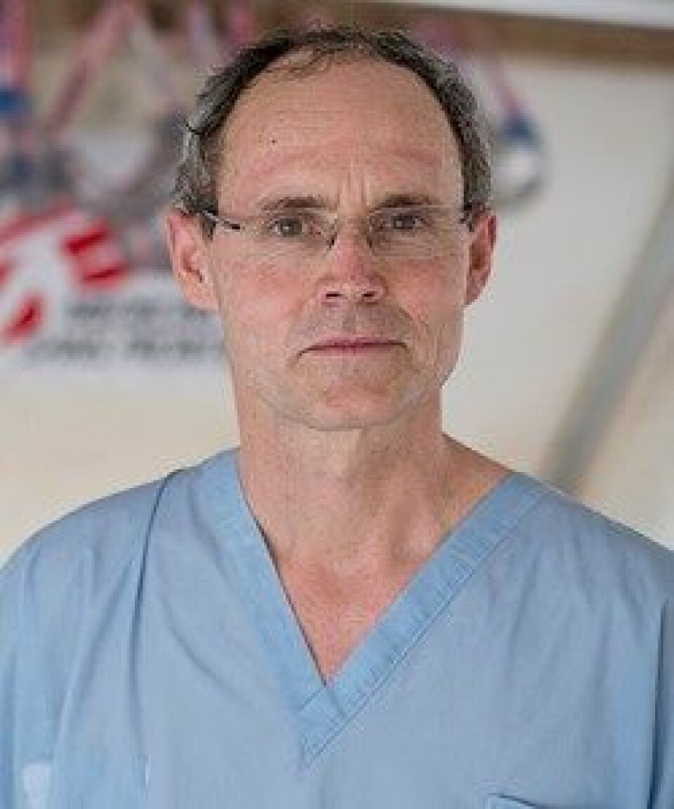 I GUINEA: Arne Broch Brantsæter, spesialist i infeksjonssykdommer ved OUS, kom for kort tid siden hjem fra Guinea der han jobbet med Ebola-intervensjonen.
Foto: SYLVAIN CHERKAOUI / Cosmos / Leger Uten Grenser