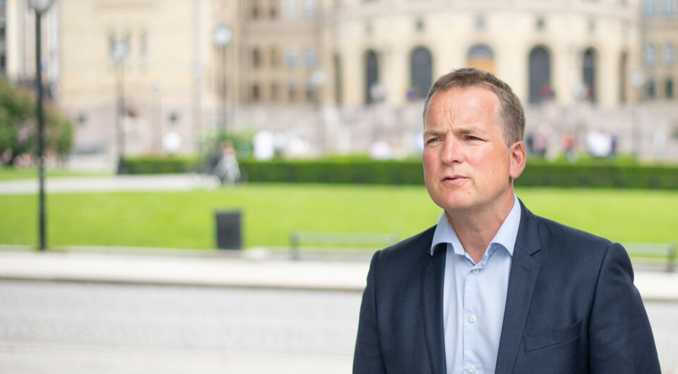 PÅ HVER SIN TUE: Stortingsrepresentant Sveinung Stensland fra Høyre oppfordrer helse- og omsorgsministeren til å se nærmere på saken om legemiddelet tafamidis, for å unngå at myndighetene og firmaet sitter på hver sin tue og venter på hverandre. Foto: Vidar Sandnes PÅ HVER SIN TUE: Stortingsrepresentant Sveinung Stensland fra Høyre oppfordrer helse- og omsorgsministeren til å se nærmere på saken om legemiddelet tafamidis, for å unngå at myndighetene og firmaet sitter på hver sin tue og venter på hverandre. Foto: Vidar Sandnes