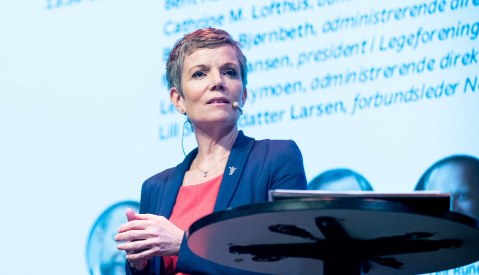 UTÅLMODIG: Vaksineringen av helsepersonell må gå fortere og flere må få vaksinen, mener leder Marit Hermansen i Legeforeningen. Foto: UTÅLMODIG: Vaksineringen av helsepersonell må gå fortere og flere må få vaksinen, mener leder Marit Hermansen i Legeforeningen. Foto: