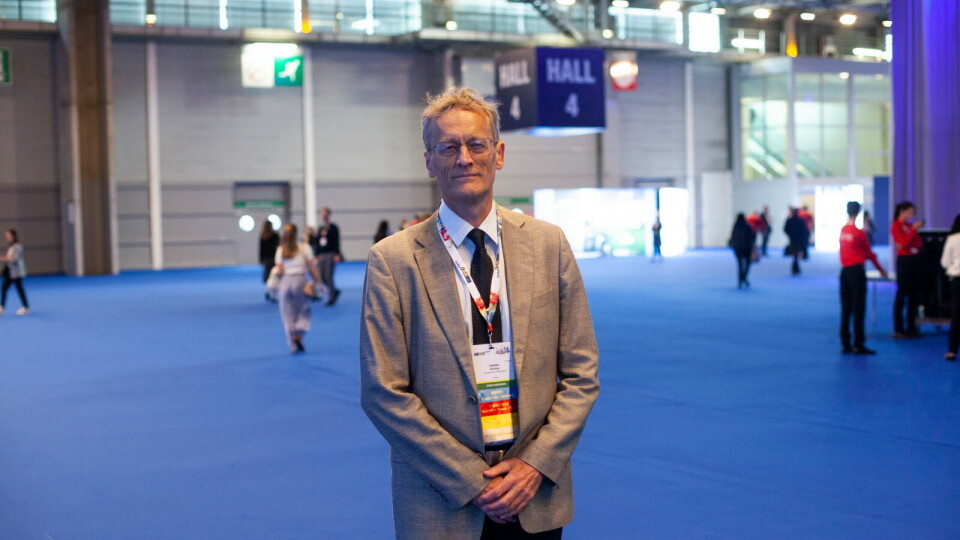 MYE Å GJØRE: Haukeland-overlege og professor Halfdan Sørbye har travle dager på årets ESMO-kongress i Paris. Her avbildet i Hall 4, ett av flere bygg som huser Europas største kreftkongress. Foto: Lars Brock Nilsen MYE Å GJØRE: Haukeland-overlege og professor Halfdan Sørbye har travle dager på årets ESMO-kongress i Paris. Her avbildet i Hall 4, ett av flere bygg som huser Europas største kreftkongress. Foto: Lars Brock Nilsen