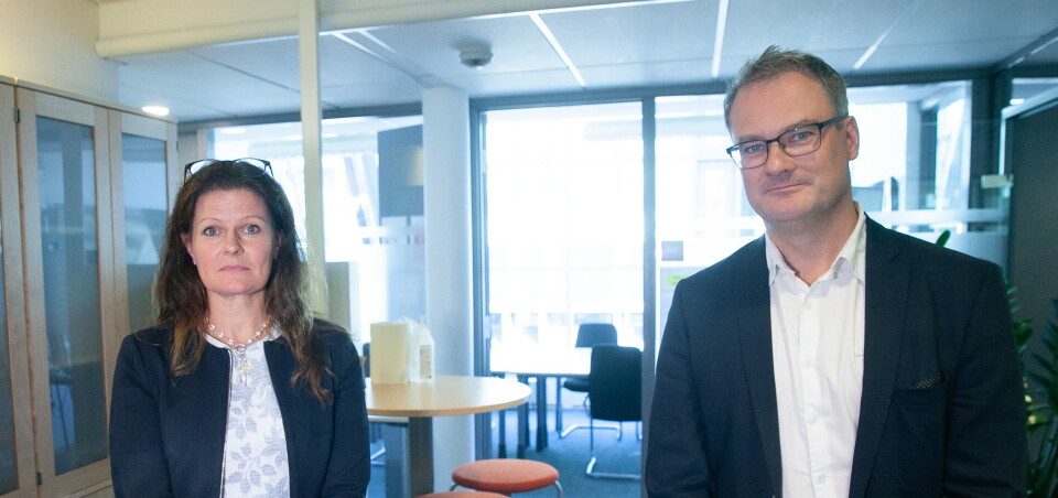 ØKT KAPASITET: Sykehusene i Helse Sør-Øst har fått flere respiratorer enn de hadde i mars. På bildet: Administrerende direktør Cathrine Lofthus og viseadministrerende direktør Jan Frich i Helse Sør-Øst. Foto: Lasse Moe