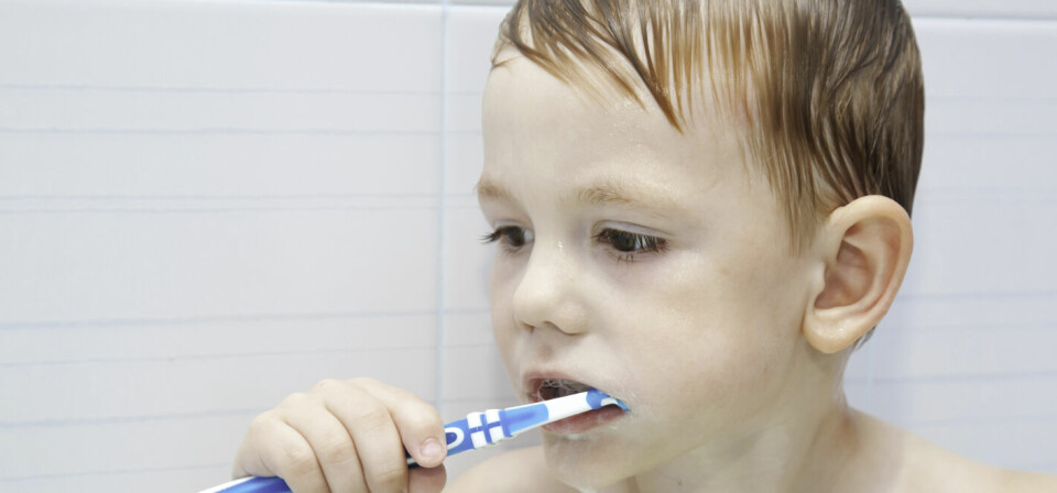 MÅ FØLGES NØYE: – Det er viktig at barn med risiko for oral sykdom får tidlig og tett oppfølging i tannhelsetjenesten, ifølge forsker Tine B. Sivertsen. Foto: Colourbox