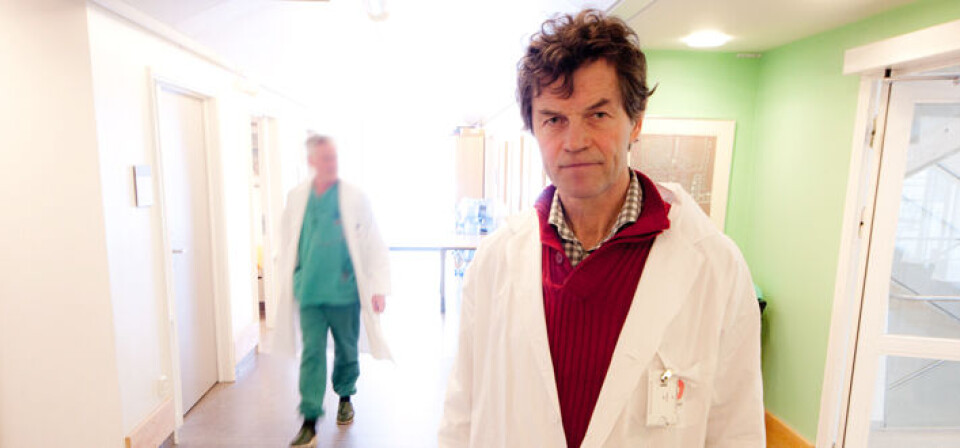 UETISK: En ny studie viser at pasienter som blir operert 'på liksom' har like god effekt av denne som av en ordentlig operasjon. Overlege og forsker Jens Ivar Brox sier man må slutte å operere der man vet operasjonen ikke har effekt. Foto: Vidar Sandnes UETISK: En ny studie viser at pasienter som blir operert 'på liksom' har like god effekt av denne som av en ordentlig operasjon. Overlege og forsker Jens Ivar Brox sier man må slutte å operere der man vet operasjonen ikke har effekt. Foto: Vidar Sandnes