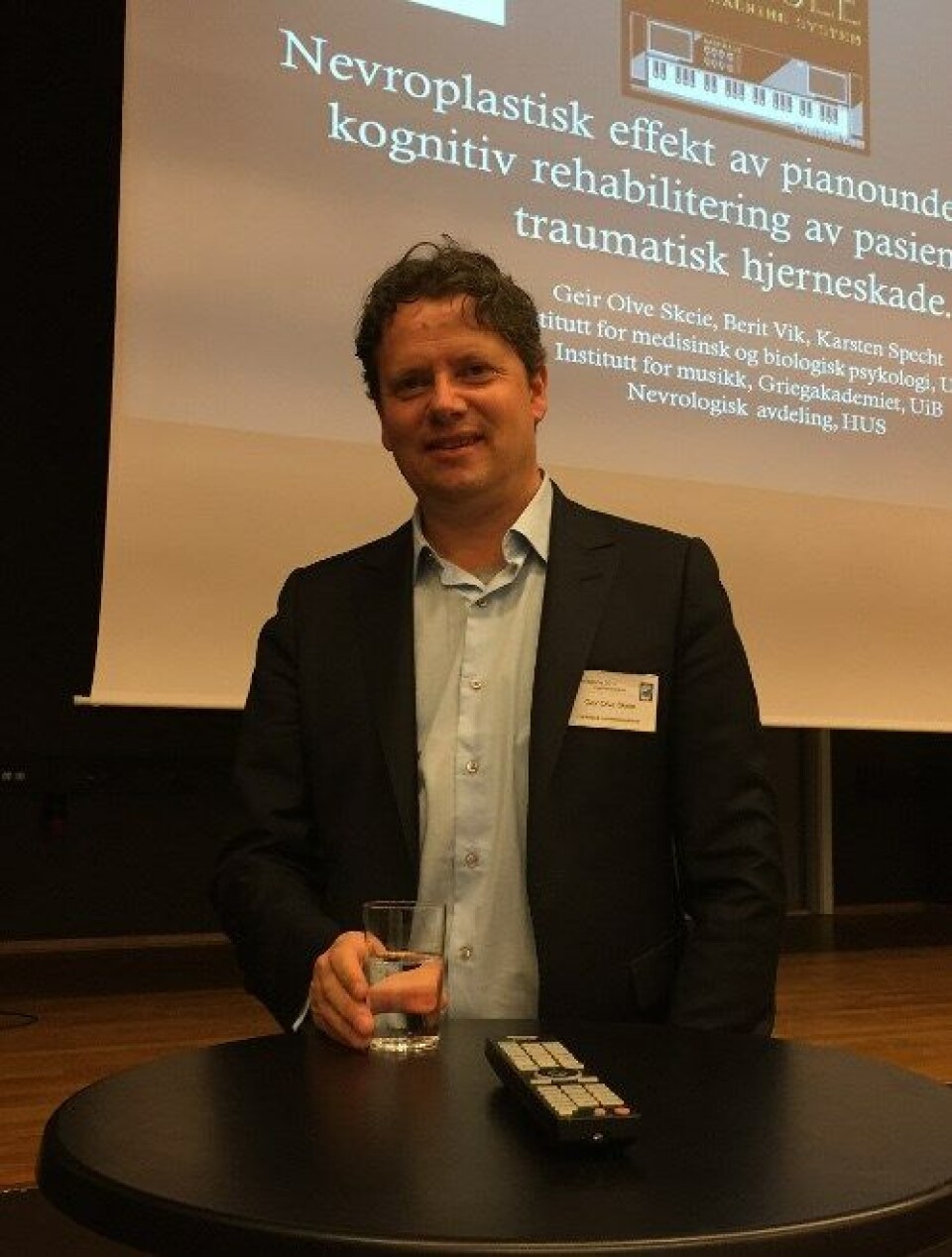 GODT VERKTØY: – Musikk-trening burde være et godt verktøy i kognitiv rehabilitering, mener nevrolog Geir Olve Skeie, professor ved Griegakademiets senter for musikkterapiforsking og overlege ved Haukeland universitetssjukehus. Foto: Lisbeth Nilsen GODT VERKTØY: – Musikk-trening burde være et godt verktøy i kognitiv rehabilitering, mener nevrolog Geir Olve Skeie, professor ved Griegakademiets senter for musikkterapiforsking og overlege ved Haukeland universitetssjukehus. Foto: Lisbeth Nilsen