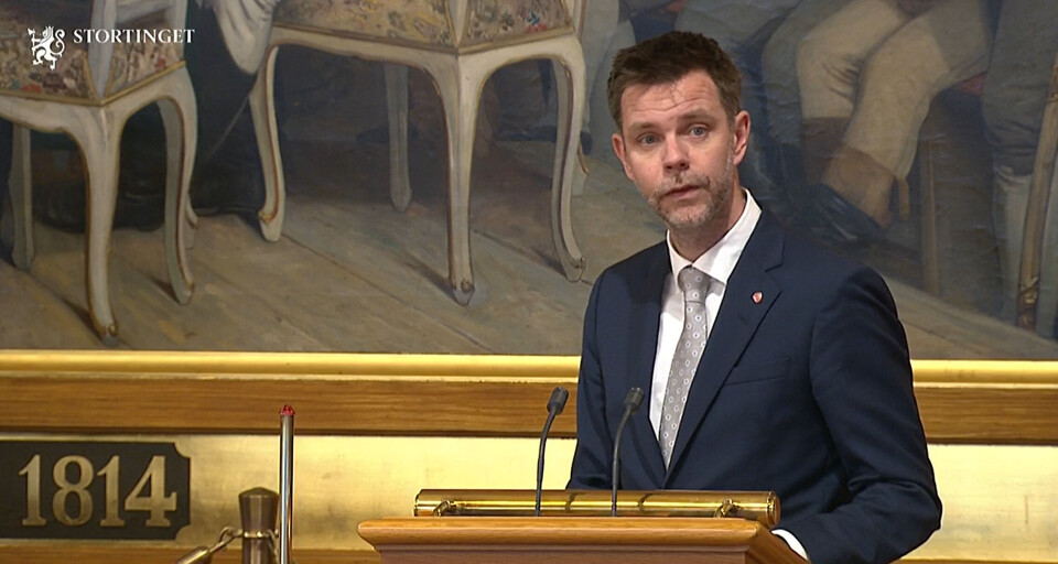 TILRÅDER: Saksordfører for komitébehandling av forslaget, Truls Vasvik fra Arbeiderpartiet, sa at komitéens tilrådning er ikke ensbetydende med at partiene fullt ut er fornøyd med dagens ordning. Foto: Skjermdump Stortinget TV TILRÅDER: Saksordfører for komitébehandling av forslaget, Truls Vasvik fra Arbeiderpartiet, sa at komitéens tilrådning er ikke ensbetydende med at partiene fullt ut er fornøyd med dagens ordning. Foto: Skjermdump Stortinget TV