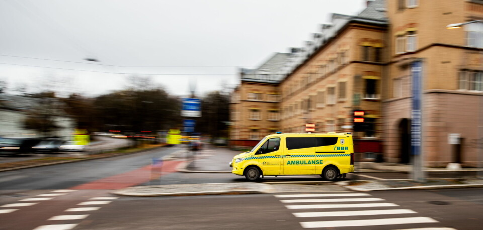 FLEST POSITIVE: Andelen som har testet positivt for koronavirus er 1,83 prosent for ambulansearbeiderne. – Vi er litt bekymret når det gjelder ambulansepersonell, sier lege Mari Molvik ved Folkehelseinstituttet. På bildet: En ambulanse kjører ut fra Ullevål sykehus i Oslo. Illustrasjonsfoto: Vidar Sandnes Foto: Vidar Sandnes FLEST POSITIVE: Andelen som har testet positivt for koronavirus er 1,83 prosent for ambulansearbeiderne. – Vi er litt bekymret når det gjelder ambulansepersonell, sier lege Mari Molvik ved Folkehelseinstituttet. På bildet: En ambulanse kjører ut fra Ullevål sykehus i Oslo. Illustrasjonsfoto: Vidar Sandnes Foto: Vidar Sandnes