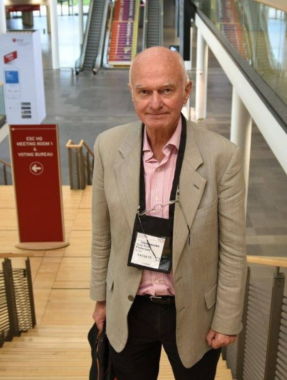 LAVRISIKOGRUPPER: – Den eventuelle effekten er ikke veldig stor. Skal vi da anbefale dette til lavrisikogrupper når det er en blødningsfare? Mitt svar er: «Sannsynligvis ikke», sier professor emeritus Terje R. Pedersen. Foto: Lisbeth Nilsen LAVRISIKOGRUPPER: – Den eventuelle effekten er ikke veldig stor. Skal vi da anbefale dette til lavrisikogrupper når det er en blødningsfare? Mitt svar er: «Sannsynligvis ikke», sier professor emeritus Terje R. Pedersen. Foto: Lisbeth Nilsen