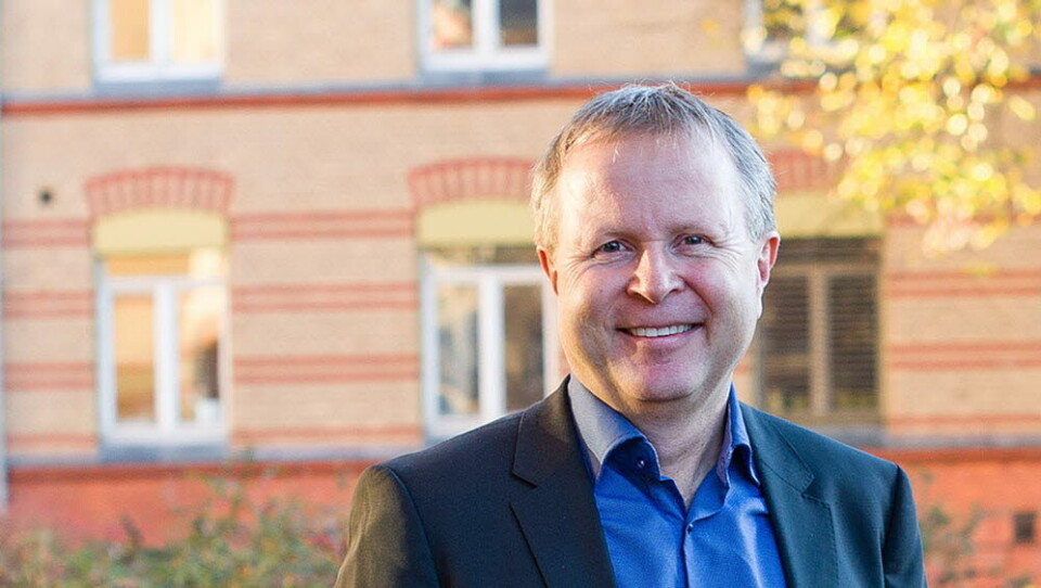 NY TEKNOLOGI: Senterleder Torbjørn Omland sier at ny teknologi gjør det mulig å analysere flere tusen biomarkører i en vanlig blodprøve og at dette kan gi ny innsikt for utviklingen av behandlingsformer. Foto: Øystein Horgmo, UiO NY TEKNOLOGI: Senterleder Torbjørn Omland sier at ny teknologi gjør det mulig å analysere flere tusen biomarkører i en vanlig blodprøve og at dette kan gi ny innsikt for utviklingen av behandlingsformer. Foto: Øystein Horgmo, UiO