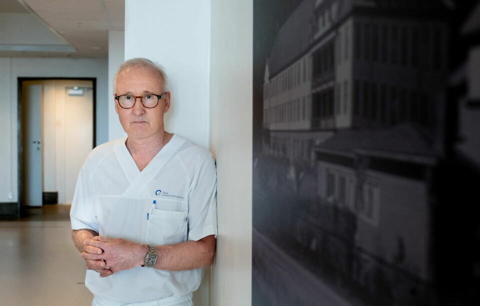 FORHOLDSREGLER: Arne Kolstad, overlege og fagansvarlig for lymfekreft ved OUS, sier det er viktig at pasienter med lymfekreft tar alle forholdsregler for å unngå covid-19-smitte. Foto: Vidar Sandnes Foto:
