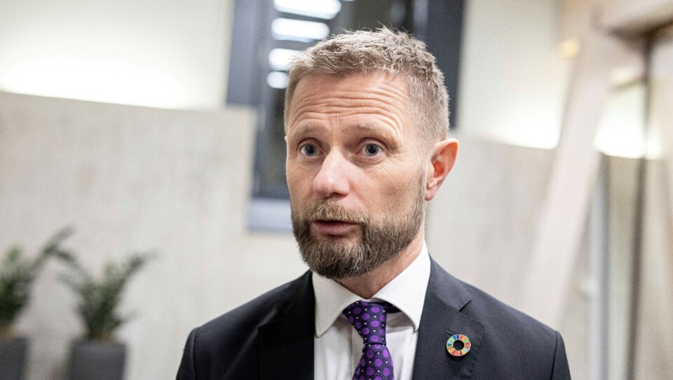 TOTAL VURDERING: – Begrunnelsen for å sette grensen ved 46 år er en total vurdering som henger sammen med kvinnens fysiske tilstand og risiko, og et hensyn til barnet og hvor gammel mor og far skal man ha når man får hjelp fra det offentlige, sier helseminister Bent Høie til Dagens Medisin. Foto: