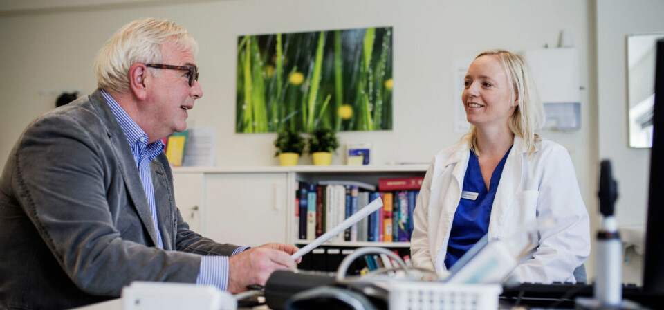 STADIGE PÅMINNELSER: – Vi tror det trengs påminnelser hele tiden, dette er et kontinuerlig arbeid, sier prosjektleder for KUPP, Roar Dyrkorn om arbeidet med riktig antibiotikaforskrivning. Her i samtale med fastlege Marianne Aadal i Trondheim. Arkivfoto: Marius Sunde Tvinnereim Foto: STADIGE PÅMINNELSER: – Vi tror det trengs påminnelser hele tiden, dette er et kontinuerlig arbeid, sier prosjektleder for KUPP, Roar Dyrkorn om arbeidet med riktig antibiotikaforskrivning. Her i samtale med fastlege Marianne Aadal i Trondheim. Arkivfoto: Marius Sunde Tvinnereim Foto: