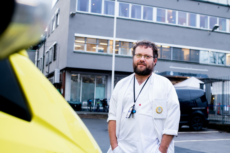 SLIPPER Å RINGE: Nå får Svein Eirik Ruud og kollegene ved Oslo legevakt rask tilgang til informasjon om pasienten fra sykehuset. Prosjektet er en del av Helse Sør-Østs dokumentdelingsprosjekt. Dette er ett av flere pågående prosjekter i helseregionene som gjøres for å bedre e-samhandlingen. Foto: Vidar Sandnes Foto: SLIPPER Å RINGE: Nå får Svein Eirik Ruud og kollegene ved Oslo legevakt rask tilgang til informasjon om pasienten fra sykehuset. Prosjektet er en del av Helse Sør-Østs dokumentdelingsprosjekt. Dette er ett av flere pågående prosjekter i helseregionene som gjøres for å bedre e-samhandlingen. Foto: Vidar Sandnes Foto: