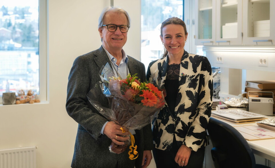 KRONEN PÅ VERKET: Professor Håvard Danielsen har flere utmerkelser fra utlandet, men dette blir den første hjemme i Norge. – Høyst fortjent! mener Kreftforeningens Ingrid S. Ross. Foto: Jorunn Valle Nilsen, Kreftforeningen KRONEN PÅ VERKET: Professor Håvard Danielsen har flere utmerkelser fra utlandet, men dette blir den første hjemme i Norge. – Høyst fortjent! mener Kreftforeningens Ingrid S. Ross. Foto: Jorunn Valle Nilsen, Kreftforeningen