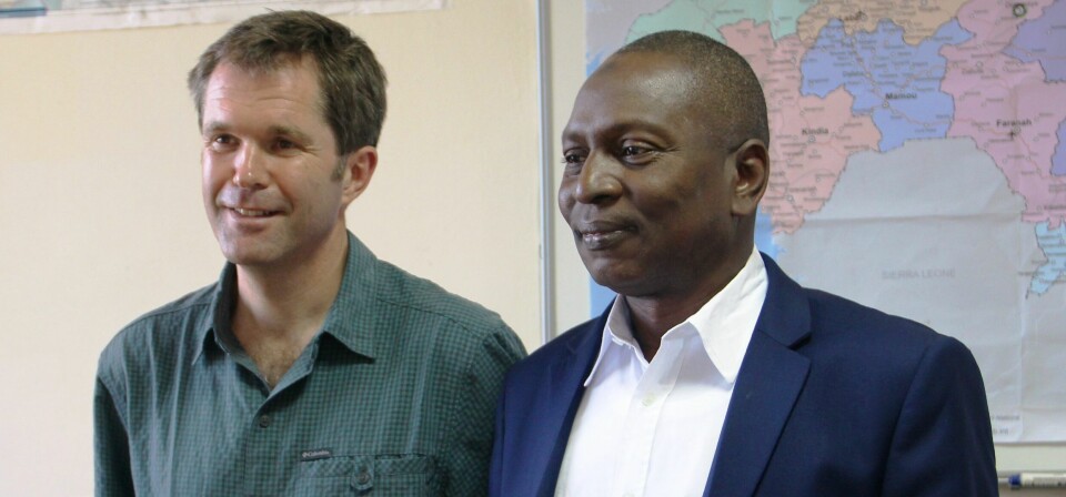 SAMARBEIDER: John-Arne Røttingen, direktør for smittevern ved FHI og leder av styringsgruppen for studien sammen med Keita Sakoba, nasjonal koordinator for ebola-responsen i Guinea.F Foto: Folkehelseinstituttet