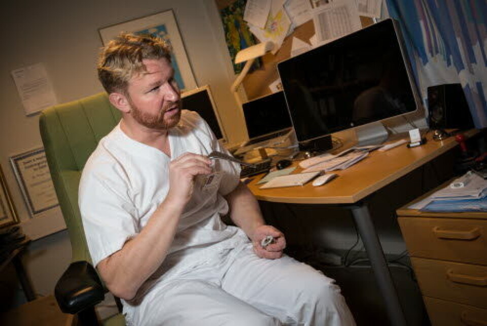 VILLEDER: – Å kalle denne behandlingen for stamcellebehandling er mildt sagt villedende, sier spesialist i ortopedi Wender Figved. Foto: DM Arkiv VILLEDER: – Å kalle denne behandlingen for stamcellebehandling er mildt sagt villedende, sier spesialist i ortopedi Wender Figved. Foto: DM Arkiv