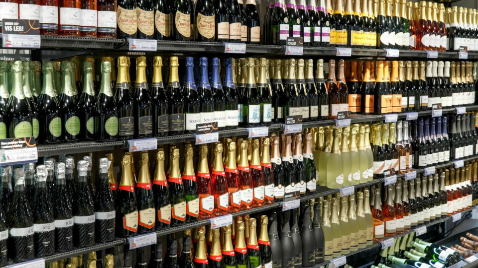 MERKES: Det kan bli aktuelt å merke alle vinflasker og annen alkoholholdig drikke med en advarsel.  Foto: Gorm Kallestad / NTB