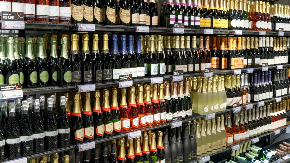 MERKES: Det kan bli aktuelt å merke alle vinflasker og annen alkoholholdig drikke med en advarsel. Foto: Gorm Kallestad / NTB
