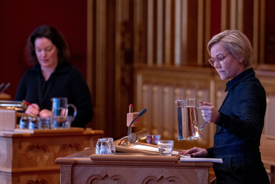 VIL HA SVAR: Hege Bae Nyholt (R) tok opp det nye journalsystemet med helseminister Ingvild Kjerkol (Ap) under den muntlige spørretimen på Stortinget onsdag. Foto: Javad Parsa / NTB VIL HA SVAR: Hege Bae Nyholt (R) tok opp det nye journalsystemet med helseminister Ingvild Kjerkol (Ap) under den muntlige spørretimen på Stortinget onsdag. Foto: Javad Parsa / NTB
