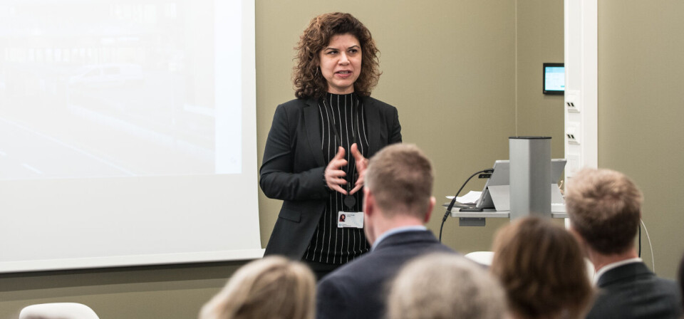TAR GREP MOT MANGEL: Sayeh Ahrabi, områdedirektør for legemiddelforsyning i Legemiddelverket under DM Pharma Frokostmøte. Foto: Vidar Sandnes
