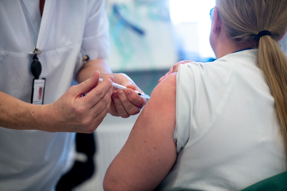 VURDERER: Den europeiske legemiddelmyndigheten (EMA) har startet vurdering av søknad om boosterdose av mRNA vaksinen Comirnaty mot covid-19. Illustrasjonsbilde: Vidar Sandnes Foto: VURDERER: Den europeiske legemiddelmyndigheten (EMA) har startet vurdering av søknad om boosterdose av mRNA vaksinen Comirnaty mot covid-19. Illustrasjonsbilde: Vidar Sandnes Foto: