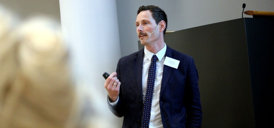 DANSKE ERFARINGER: Kristian Teglkamp delte danske erfaringer under LMIs møte om kliniske studier. Foto: Øyvind Bosnes Engen