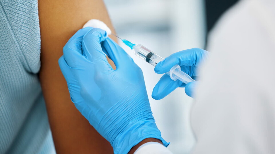 MULIG GODKJENNING I MAI: Målet med en «Priority Review» er å akselerere evalueringen av RSV-vaksinesøknaden og redusere behandlingstiden med fire måneder. Amerikanske FDA har satt 3. mai 2023 som egen frist for avgjørelse om eventuell regulatorisk godkjenning. Illustrasjonsbilde: Getty Images Foto: MULIG GODKJENNING I MAI: Målet med en «Priority Review» er å akselerere evalueringen av RSV-vaksinesøknaden og redusere behandlingstiden med fire måneder. Amerikanske FDA har satt 3. mai 2023 som egen frist for avgjørelse om eventuell regulatorisk godkjenning. Illustrasjonsbilde: Getty Images Foto:
