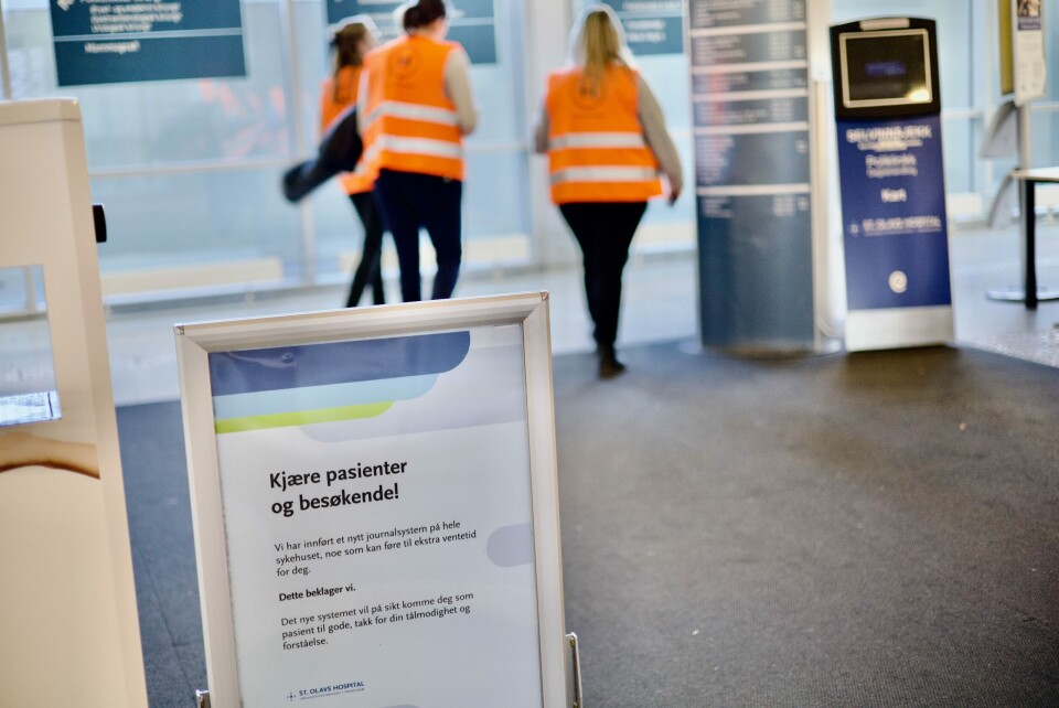 SVÆRT BEKYMRINGSFULLT: – Det er svært bekymringsfullt når vi får alvorlige hendelser og dødsfall som eventuelt kan skyldes stort arbeidspress eller innføring av Helseplattformen, sier sykehusdirektør Grethe Aasved. Foto: Julie Kalveland Foto: SVÆRT BEKYMRINGSFULLT: – Det er svært bekymringsfullt når vi får alvorlige hendelser og dødsfall som eventuelt kan skyldes stort arbeidspress eller innføring av Helseplattformen, sier sykehusdirektør Grethe Aasved. Foto: Julie Kalveland Foto: