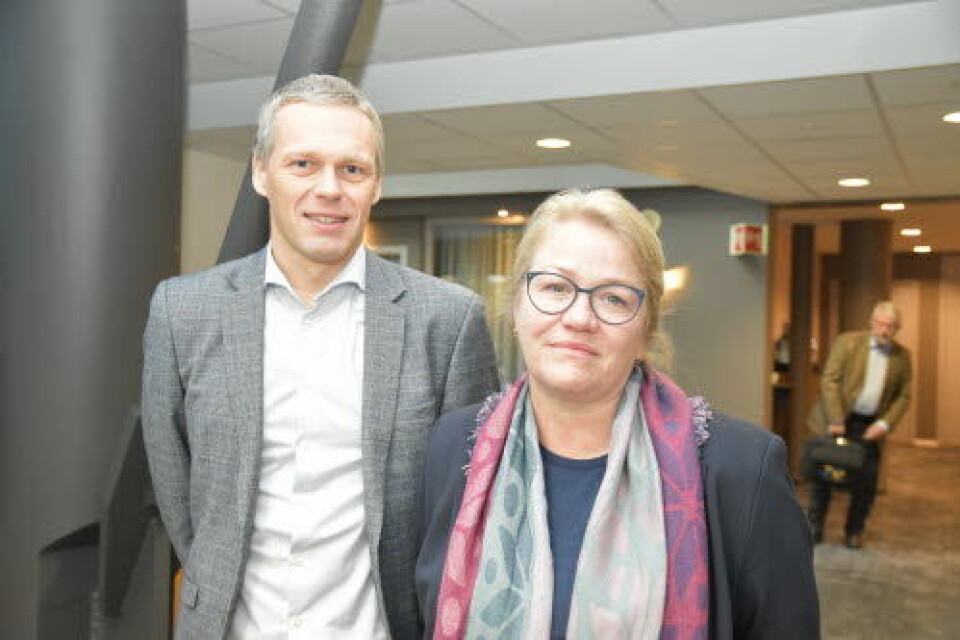 AV PATENT: Fagdirektør Bjørn Egil Vikse og adm.dir. Inger Cathrine Bryne i Helse Vest RHF er glade for at arbirateron nå skal tilbys norske prostatakreft-pasienter.
Foto: Michael Chr. A. Simonsen AV PATENT: Fagdirektør Bjørn Egil Vikse og adm.dir. Inger Cathrine Bryne i Helse Vest RHF er glade for at arbirateron nå skal tilbys norske prostatakreft-pasienter.
Foto: Michael Chr. A. Simonsen