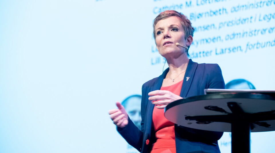 FÅR BEHOLDE TAKST: En av følgene av årets oppgjør mellom Legeforeningen, her ved president Marit Hermansen, og motpartene, er at fastlegene får fortsette å føre e-konsultasjonstakst for telefonkonsultasjoner på permanent basis. Foto: Vidar Sandnes FÅR BEHOLDE TAKST: En av følgene av årets oppgjør mellom Legeforeningen, her ved president Marit Hermansen, og motpartene, er at fastlegene får fortsette å føre e-konsultasjonstakst for telefonkonsultasjoner på permanent basis. Foto: Vidar Sandnes