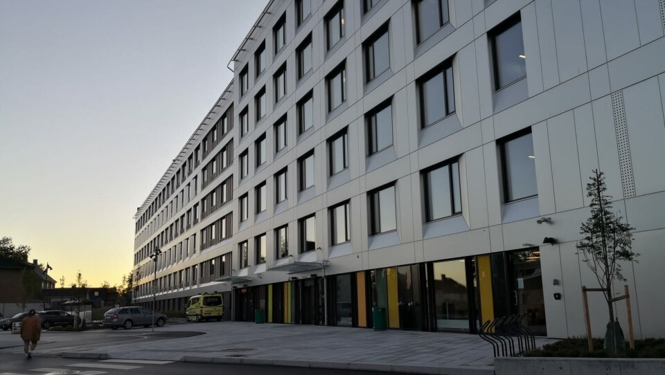 AKUTTSENTERET: Innflytting til det nye akuttsenteret var i november 2021. Senteret består av akuttmottak og avklaringsenhet som har 28 senger. Foto: Ellen Holtan Folkestad AKUTTSENTERET: Innflytting til det nye akuttsenteret var i november 2021. Senteret består av akuttmottak og avklaringsenhet som har 28 senger. Foto: Ellen Holtan Folkestad