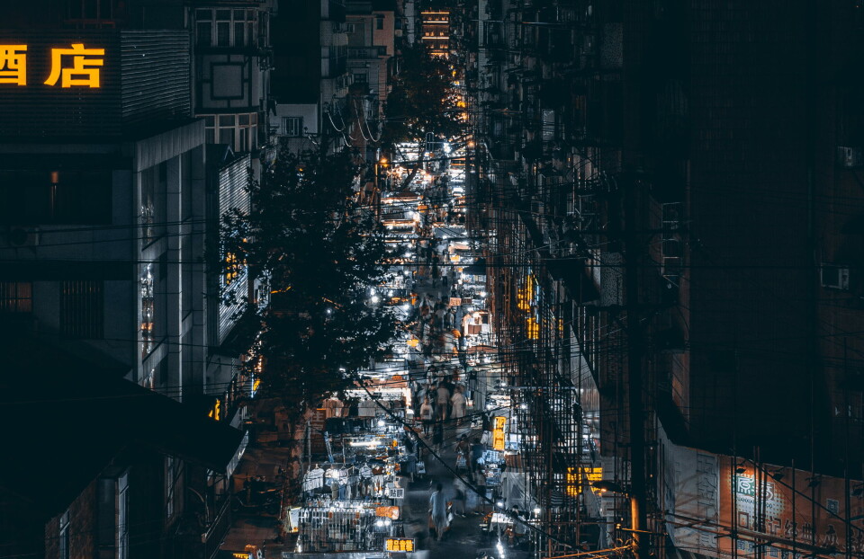 MARKED: I starten av koronaviruspandemien, var det snakk om at viruset først var oppdaget etter at noen som hadde besøkt et marked i den kinesiske storbyen Wuhan. Foto: GettyImages
