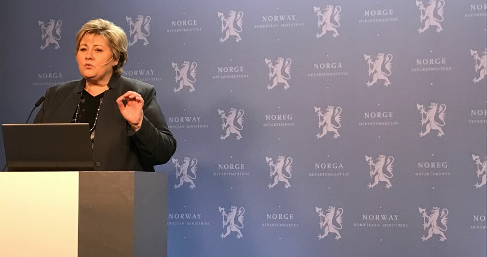 ADVARER: Det blir ikke nye nasjonale tiltak nå, men statsminister Erna Solberg advarer om at de vil komme, dersom ikke smitten går ned.  Foto: Per Corneliussen