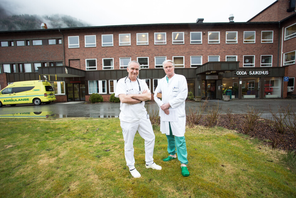 KJEMPER FOR AKUTTKIRURGIEN: Indremedisiner Hans Buchardt (t.v.) og kirurg Trond Dyngeland er to av legene bak protestbrevet sendt Helse Vest. Foto: Gunn Gravdal Elton
