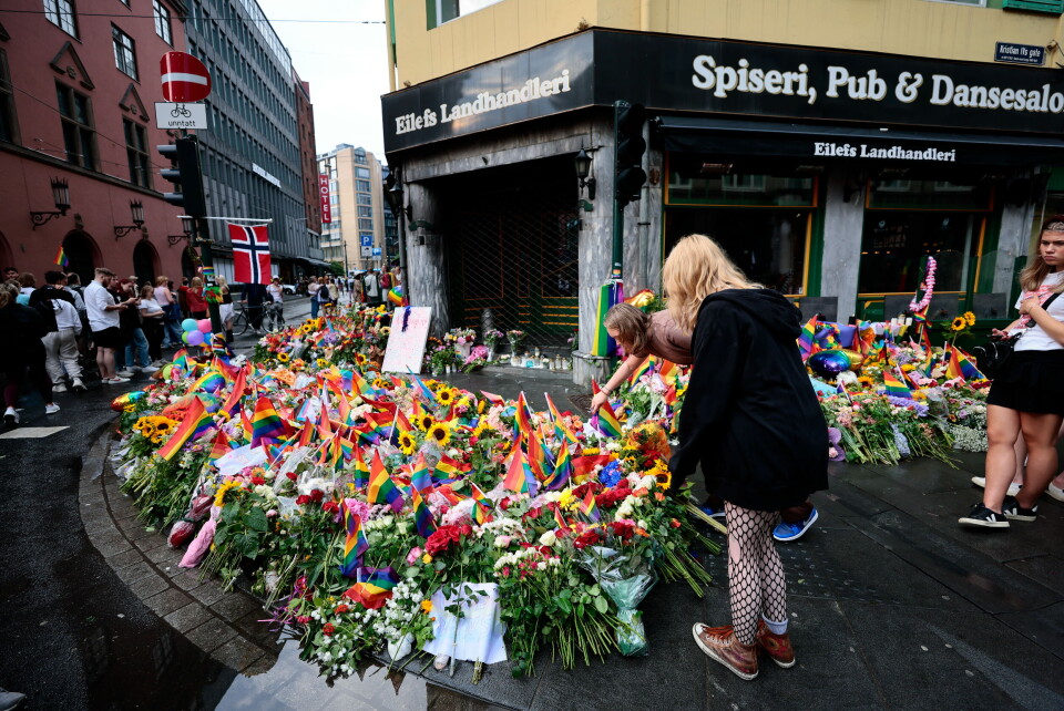 Blomsterhavet i Rosenkrantzgate i Oslo hvor to personer ble drept og flere såret natt til lørdag 25. juni. Foto: Geir Olsen / NTB Blomsterhavet i Rosenkrantzgate i Oslo hvor to personer ble drept og flere såret natt til lørdag 25. juni. Foto: Geir Olsen / NTB
