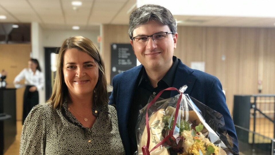 BEHANDLING: – Vi kommer til å levere nye behandlinger, sier senterleder Charalampos Tzoulis, her sammen med leder i Norges Parkinsonforbund, Britt Inger Skaanes, som mener åpningen av senteret er en fantastisk nyhet. Foto: Sverre Nilsen, Norges Parkinsonforbund Foto: BEHANDLING: – Vi kommer til å levere nye behandlinger, sier senterleder Charalampos Tzoulis, her sammen med leder i Norges Parkinsonforbund, Britt Inger Skaanes, som mener åpningen av senteret er en fantastisk nyhet. Foto: Sverre Nilsen, Norges Parkinsonforbund Foto: