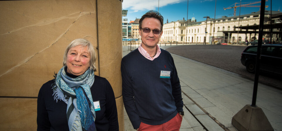 KURSES: Fastlegene Kari Garberg og Tore Olai Høghjelle kurses av Morten Lindbæk i hvordan diskutere antibiotikaforskriving med kolleger gjennom smågruppemøter. Foto: Vidar Sandnes Foto: KURSES: Fastlegene Kari Garberg og Tore Olai Høghjelle kurses av Morten Lindbæk i hvordan diskutere antibiotikaforskriving med kolleger gjennom smågruppemøter. Foto: Vidar Sandnes Foto:
