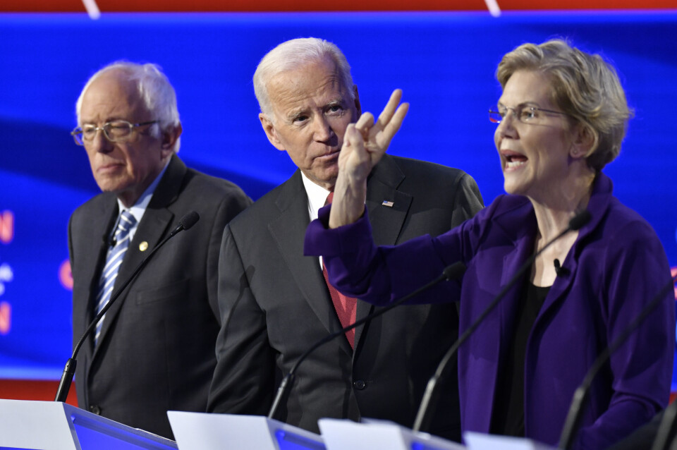 Bernie Sanders (t.v), her sammen med tidligere visepresident Joe Biden. Han vil beholde Obamacare, som Elisabeth Warren mener er altfor komplisert. Hun har argumentert for «Medicare for all», og Saunders er langt på vei enig med henne. Foto: NTB/SCANPIX
