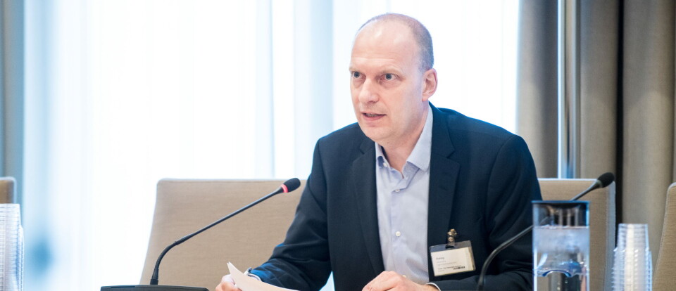 Erling Ulltveit, seniorrådgiver i Legemiddelindustrien (LMI) mener det aller viktigste forslaget fra Helsedirektoratet er at sykehusene må kjøpe legemidler hos flere leverandører der det er mulig. Bildet er tatt under Stortingets helse- og omsorgskomité sin åpne høring om sårbarhet ved legemiddelmangel i starten av mai. Foto: Vidar Sandnes