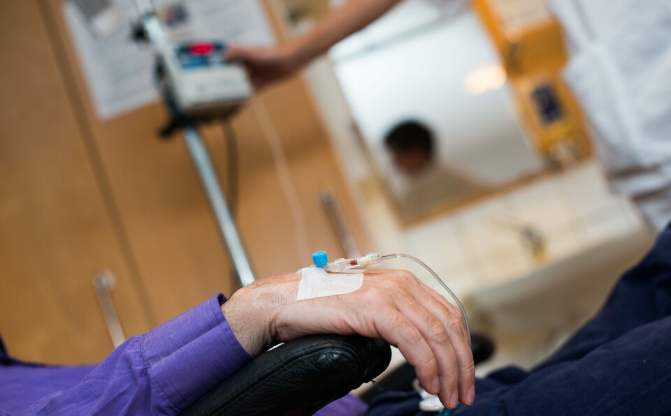VIDEREFØRER INTRAVENØS BEHANDLING: Etter fjorårets anbud ble anbefalingen for behandling av flere kreftformer endret fra sprøyter til infusjon. Disse anbefalingene videreføres i årets anbud. Foto: Illustrasjonsfoto