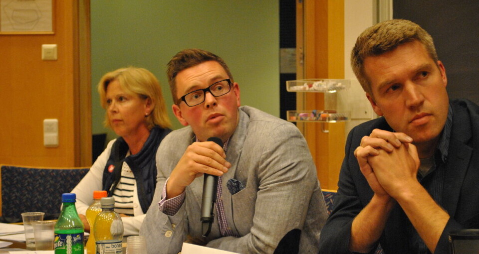 DEBATT: Høyrepolitiker Jon Ole Whist (t.v) og Venstres Erik Borge Skei, mener byggestart for ny storbylegevakt i 2019 er realistisk. Til venstre leder i Oslo Frp, Camilla Wilhelmsen. Foto: Anne Grete Storvik