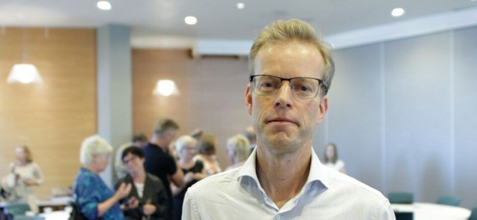 OM RAPPORTEN: – Vi viser i rapporten at metodene som i dag benyttes for å beregne helseeffekter av en ny midtdeler på E18 ikke benyttes i helsesektoren, sier Erland Skogli, partner i menon Economics, som står bak Legeforeningen og Sykepleierforbundets nye rapport om helse og økonomi. Arkivfoto. Foto: