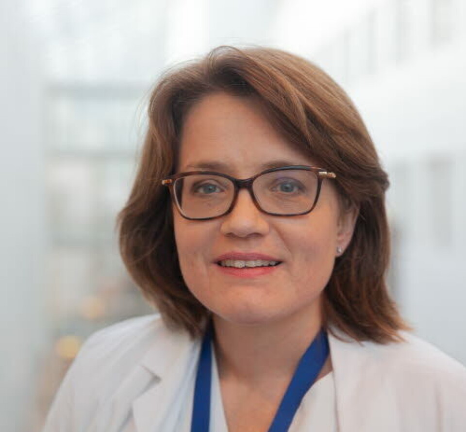 MÅ FÅ PENGER: Overlege Anne Hege Aamodt ved OUS Rikshospitalet presiserer at dersom myndighetene mener at helseforetaket skal dekke behandlingene over sitt budsjett, må satsingen oppdimensjoneres og sykehuset må få mer midler.
Foto: Lasse Moe MÅ FÅ PENGER: Overlege Anne Hege Aamodt ved OUS Rikshospitalet presiserer at dersom myndighetene mener at helseforetaket skal dekke behandlingene over sitt budsjett, må satsingen oppdimensjoneres og sykehuset må få mer midler.
Foto: Lasse Moe