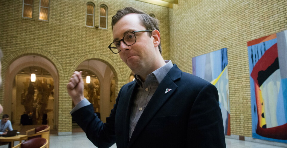 BEKYMRET: – Folk stoler på apotekene, som er bra, men jeg er bekymret over at homeopatiske midler får et godkjent stempel når de blir solgt fra apotekene, sier Nicholas Wilkinson, helsepolitisk talsperson for SV. Foto: Arkiv Foto: BEKYMRET: – Folk stoler på apotekene, som er bra, men jeg er bekymret over at homeopatiske midler får et godkjent stempel når de blir solgt fra apotekene, sier Nicholas Wilkinson, helsepolitisk talsperson for SV. Foto: Arkiv Foto: