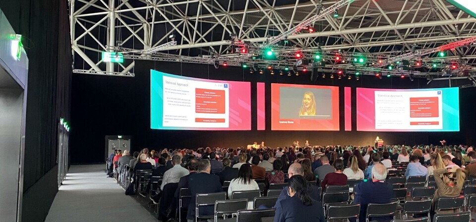 Funnene ble lagt frem av førsteforfatter Izanne Roos fra Universitetet i Melbourne under hovedsesjonen på ECTRIMS-kongressen fredag ettermiddag. Foto: Julie Kalveland Funnene ble lagt frem av førsteforfatter Izanne Roos fra Universitetet i Melbourne under hovedsesjonen på ECTRIMS-kongressen fredag ettermiddag. Foto: Julie Kalveland