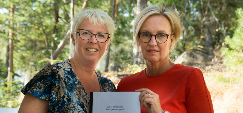IKKE PRIORITERT: De to kommuneoverlegene Bente Bjørnhaug (t.v.) og Hilde Skyvulstad avdekker i en ny undersøkelse av kommunene ikke prioriterer ledelse av fastlegeordningen eller samrbeid med fastlegene. Foto: Anne Hafstad Foto: IKKE PRIORITERT: De to kommuneoverlegene Bente Bjørnhaug (t.v.) og Hilde Skyvulstad avdekker i en ny undersøkelse av kommunene ikke prioriterer ledelse av fastlegeordningen eller samrbeid med fastlegene. Foto: Anne Hafstad Foto: