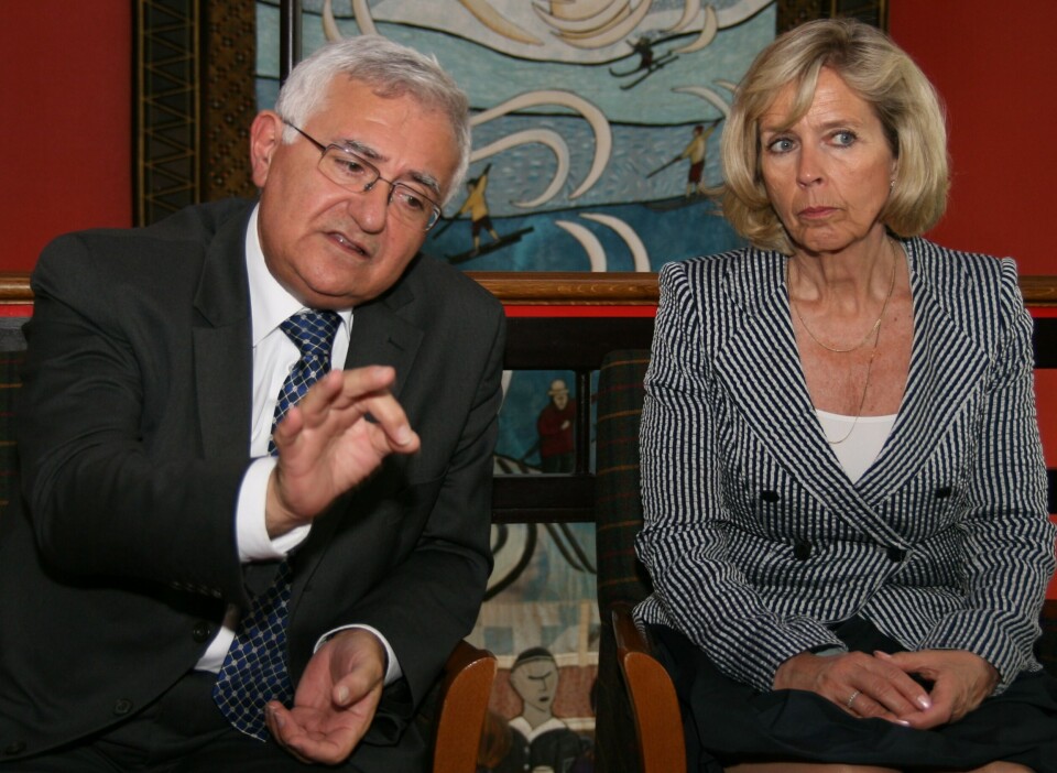 Deler e.coli-kunnskap med EU Foto: NYTTIG: Statsråd Anne-Grete Strøm-Erichsen møtte EU-kommisær John Dalli. Foto: Markus Moe Deler e.coli-kunnskap med EU Foto: NYTTIG: Statsråd Anne-Grete Strøm-Erichsen møtte EU-kommisær John Dalli. Foto: Markus Moe