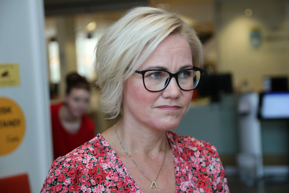 LOKALT: – Vi trenger flere dyktige fagfolk, ikke færre, og å beholde dyktige ledere. Helseforetakene må nå vurdere situasjonen, og løse den lokalt. Pasientsikkerhet og forsvarlighet i tilbudet må ivaretas, sier helseminister Ingvild Kjerkol (Ap). Foto: Siri Gulliksen Tømmerbakke Foto:
