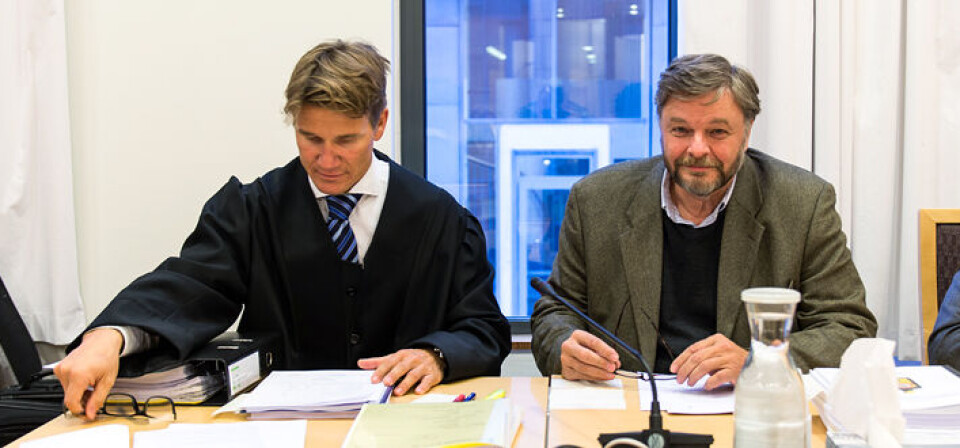 RUGSPIRER I RETTEN: Regjeringsadvokat Anders Blakstvedt (t.v) forsvarer Steinar Madsen og HOD i Oslo tingrett. Foto: Rune Thorstein