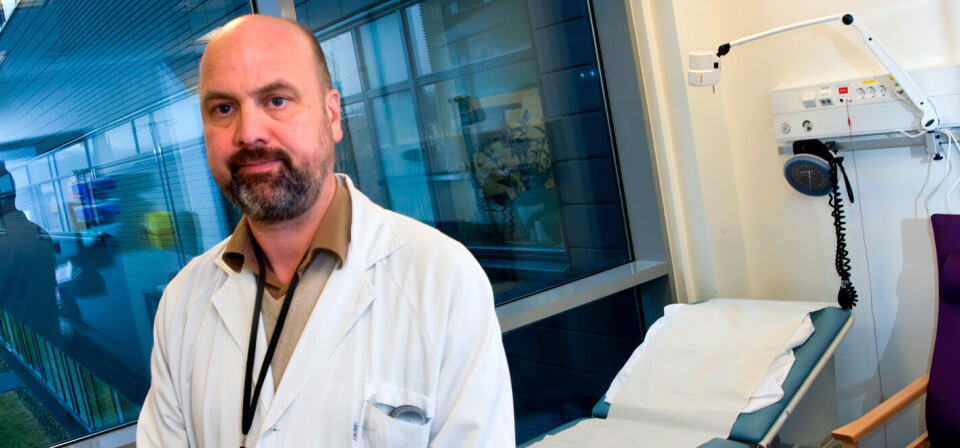 JEVNLIG REVISJON: Olav Dalgard sitter i arbeidsgruppen som jevnlig reviderer den faglige veilederen for behandling av hepatitt C. Foto: Arkiv