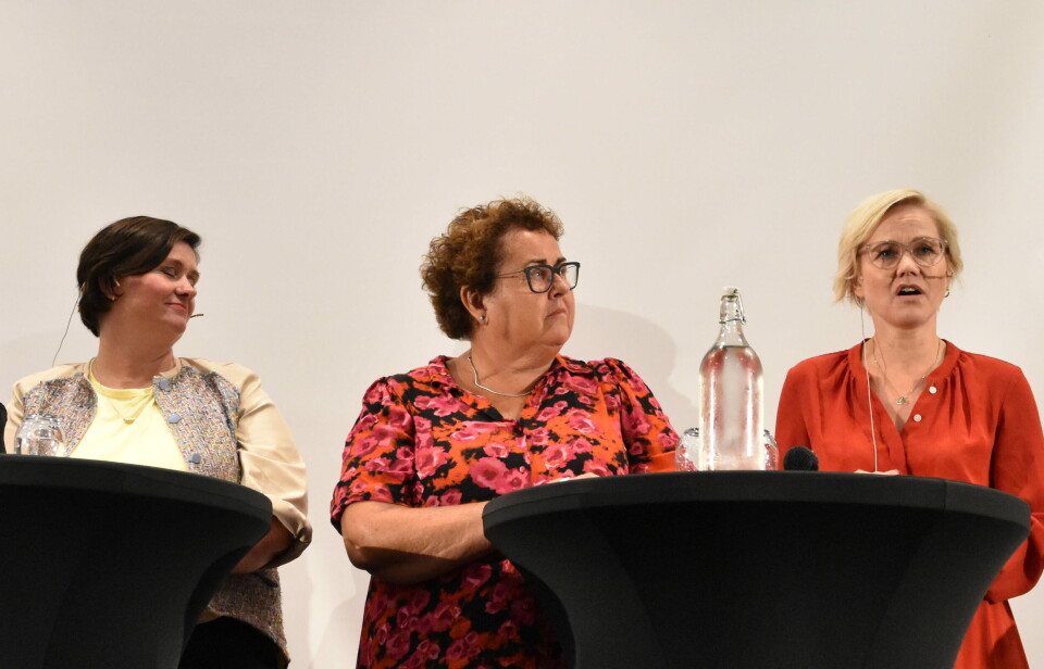 SPØR OM PASIENTSIKKERHET: Stortingsrepresentant Olaug Bollestad (i midten) vil vite hva statsråd Ingvild Kjerkol (t.h.) gjør for å betrygge seg om at pasientsikkerheten ivaretas. Her er politikerne avbildet under en debatt i Arendal i august. Foto: Michael Simonsen SPØR OM PASIENTSIKKERHET: Stortingsrepresentant Olaug Bollestad (i midten) vil vite hva statsråd Ingvild Kjerkol (t.h.) gjør for å betrygge seg om at pasientsikkerheten ivaretas. Her er politikerne avbildet under en debatt i Arendal i august. Foto: Michael Simonsen